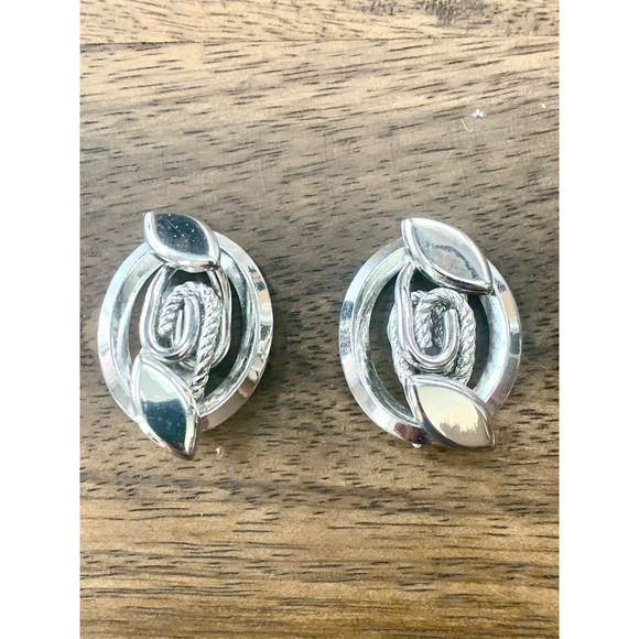 Vintage Silver Signed Kramer Clip On Earrings EUC - Picture 2 of 5